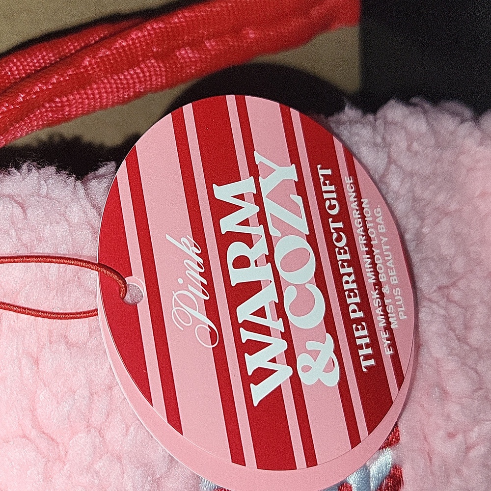 VS Pink Warm & Cozy The Perfect Gift Eye Mask, Mini Mist & Mini Body Lotion NWT - Picture 3 of 9